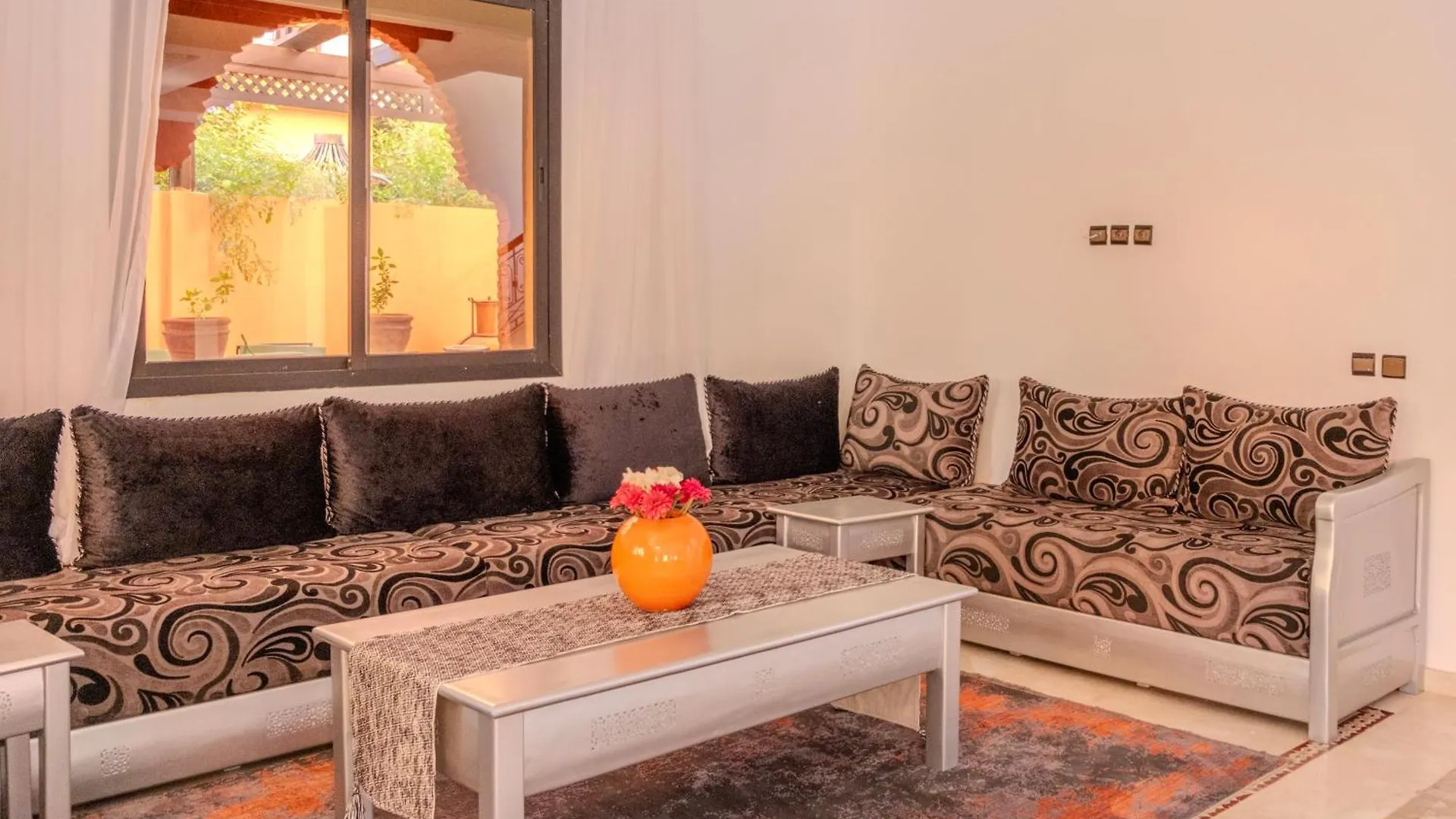 Luxury Villa With Pool, Garden & Gated Security Marrakesch
