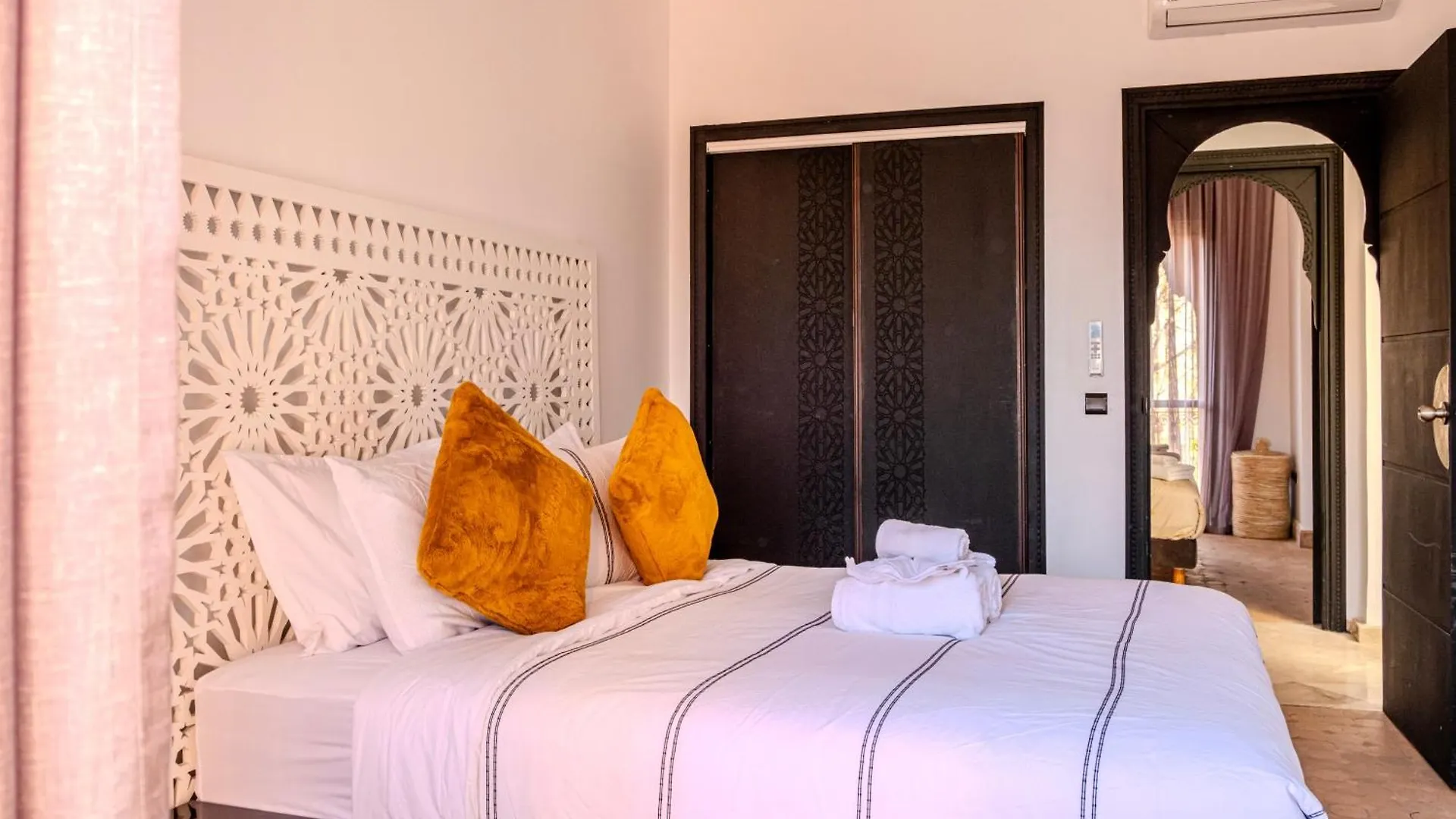 Luxury Villa With Pool, Garden & Gated Security Marakeş